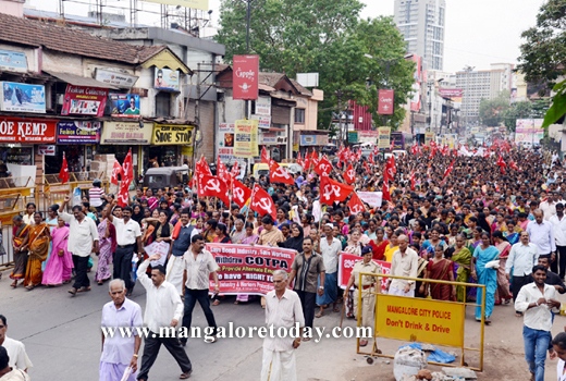 Beedi workers take out massive rally 1